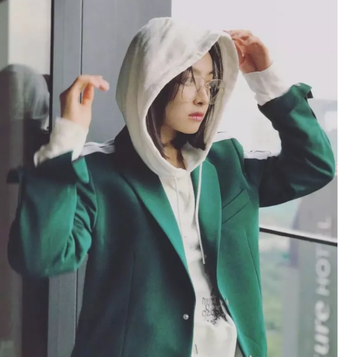 今年秋冬最chic！原來短發(fā)和帽子這么配?。? border=