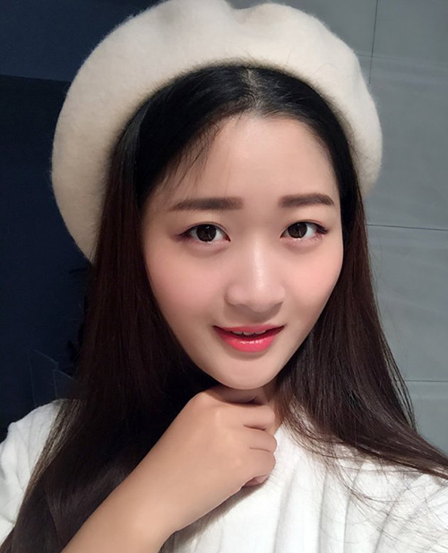 初春穿搭來(lái)頂帽子，chic感十足！
